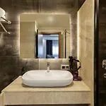 Hotel Lilium & 4*