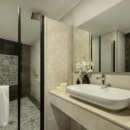 Готель Lilium & 4*