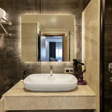 Otel Lilium & 4*