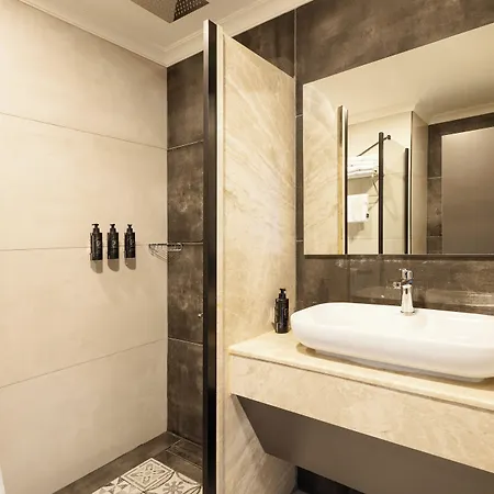 Otel Lilium & 4*